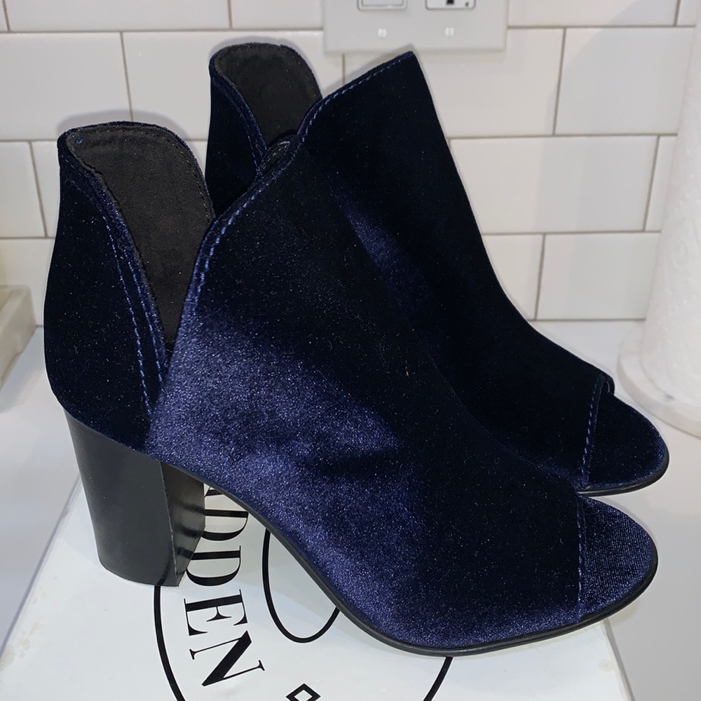Steve Madden Kaitt blue velvet open toe booties